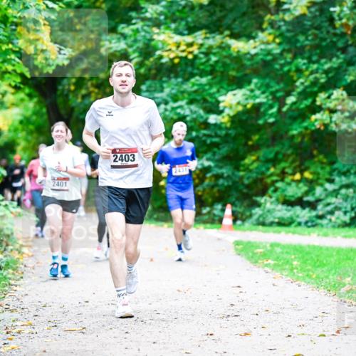 12.10.2025 - Bramfelder Halbmarathon 2025 Dr. Thomas Lammeyer http://msf.ph/oto/9356685 12.10.2025 10:58:29 Laufen 2401, 2403, 2431 meine-sportfotos.de