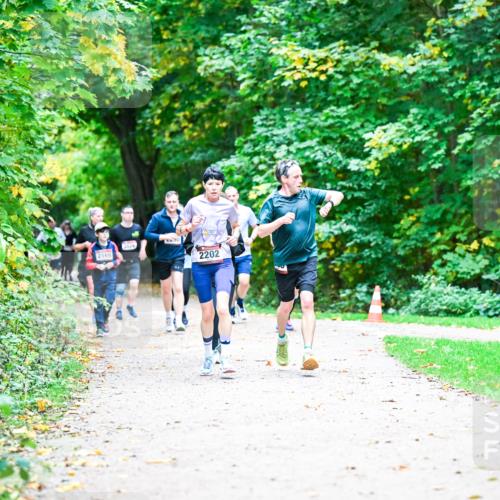 12.10.2025 - Bramfelder Halbmarathon 2025 Dr. Thomas Lammeyer http://msf.ph/oto/9356764 12.10.2025 10:58:43 Laufen 2169, 2202 meine-sportfotos.de