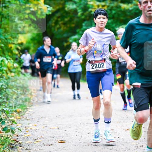 12.10.2025 - Bramfelder Halbmarathon 2025 Dr. Thomas Lammeyer http://msf.ph/oto/9356780 12.10.2025 10:58:47 Laufen 2202 meine-sportfotos.de