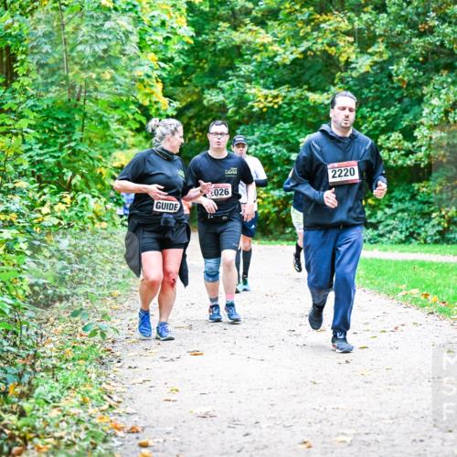 12.10.2025 - Bramfelder Halbmarathon 2025 Dr. Thomas Lammeyer http://msf.ph/oto/9356838 12.10.2025 10:58:58 Laufen 026, 2220 meine-sportfotos.de