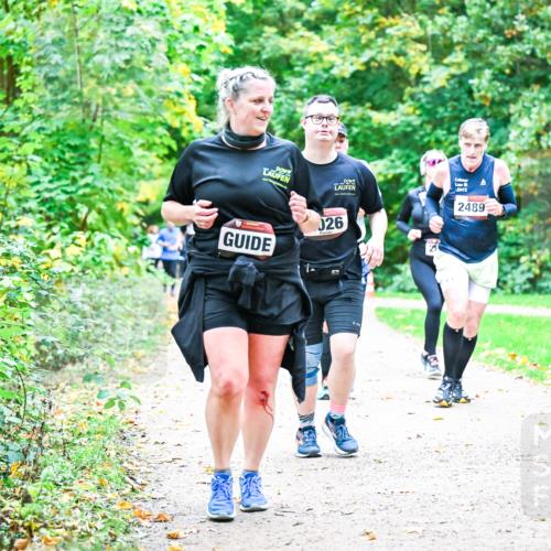 12.10.2025 - Bramfelder Halbmarathon 2025 Dr. Thomas Lammeyer http://msf.ph/oto/9356856 12.10.2025 10:59:01 Laufen 26, 27, 2489, 2 meine-sportfotos.de