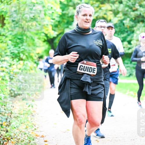 12.10.2025 - Bramfelder Halbmarathon 2025 Dr. Thomas Lammeyer http://msf.ph/oto/9356862 12.10.2025 10:59:02 Laufen 2489 meine-sportfotos.de