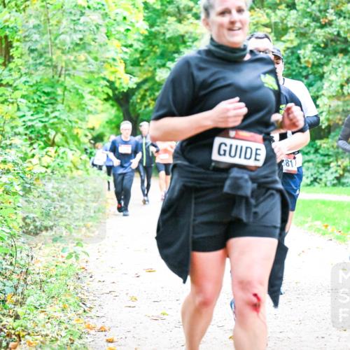 12.10.2025 - Bramfelder Halbmarathon 2025 Dr. Thomas Lammeyer http://msf.ph/oto/9356864 12.10.2025 10:59:02 Laufen 81, 2816 meine-sportfotos.de