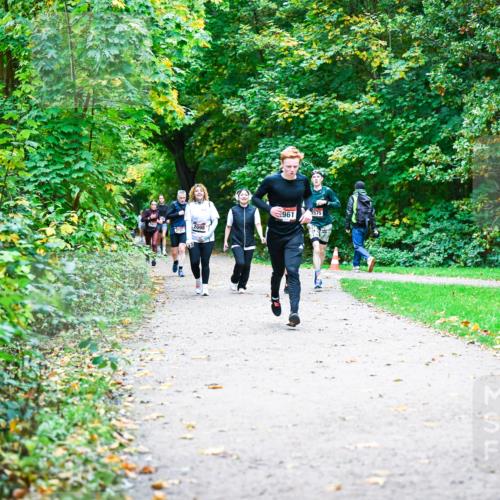 12.10.2025 - Bramfelder Halbmarathon 2025 Dr. Thomas Lammeyer http://msf.ph/oto/9356924 12.10.2025 10:59:16 Laufen 2098, 961, 2575 meine-sportfotos.de