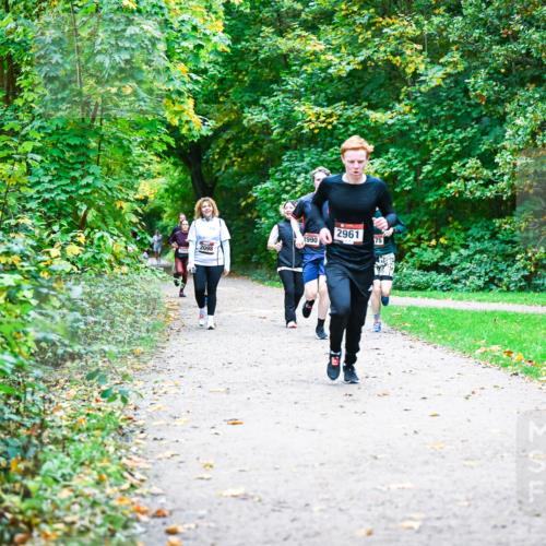 12.10.2025 - Bramfelder Halbmarathon 2025 Dr. Thomas Lammeyer http://msf.ph/oto/9356931 12.10.2025 10:59:17 Laufen 2098, 2990, 2961, 75 meine-sportfotos.de