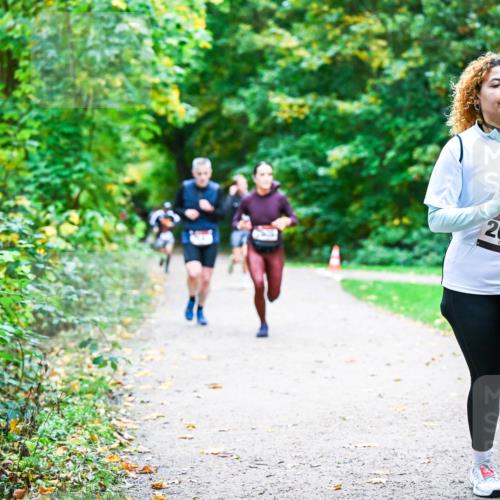 12.10.2025 - Bramfelder Halbmarathon 2025 Dr. Thomas Lammeyer http://msf.ph/oto/9356968 12.10.2025 10:59:22 Laufen 153, 2098 meine-sportfotos.de