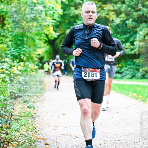 12.10.2025 - Bramfelder Halbmarathon 2025 Dr. Thomas Lammeyer http://msf.ph/oto/9356993 12.10.2025 10:59:26 Laufen 2181, 2865 meine-sportfotos.de