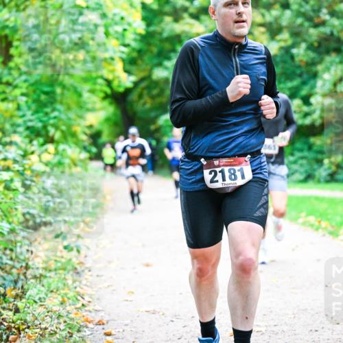 12.10.2025 - Bramfelder Halbmarathon 2025 Dr. Thomas Lammeyer http://msf.ph/oto/9356995 12.10.2025 10:59:26 Laufen 2181, 61 meine-sportfotos.de