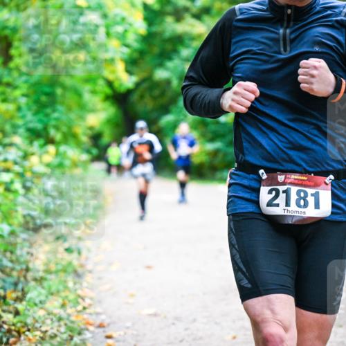 12.10.2025 - Bramfelder Halbmarathon 2025 Dr. Thomas Lammeyer http://msf.ph/oto/9356999 12.10.2025 10:59:27 Laufen 34, 2181 meine-sportfotos.de