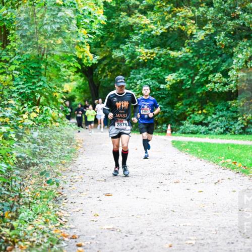 12.10.2025 - Bramfelder Halbmarathon 2025 Dr. Thomas Lammeyer http://msf.ph/oto/9357008 12.10.2025 10:59:29 Laufen 3, 2878, 2483 meine-sportfotos.de