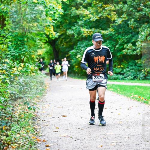 12.10.2025 - Bramfelder Halbmarathon 2025 Dr. Thomas Lammeyer http://msf.ph/oto/9357018 12.10.2025 10:59:30 Laufen 3, 2878 meine-sportfotos.de
