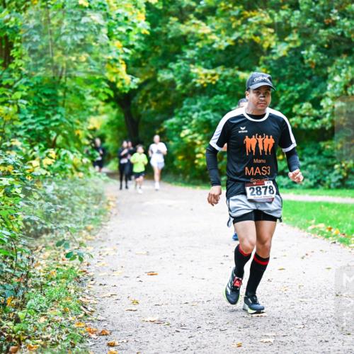 12.10.2025 - Bramfelder Halbmarathon 2025 Dr. Thomas Lammeyer http://msf.ph/oto/9357020 12.10.2025 10:59:30 Laufen 3, 2878 meine-sportfotos.de