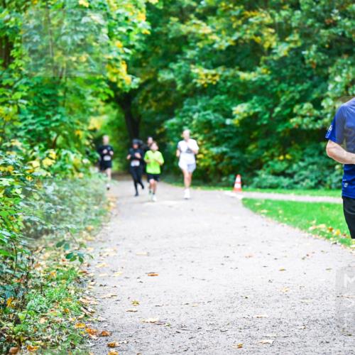 12.10.2025 - Bramfelder Halbmarathon 2025 Dr. Thomas Lammeyer http://msf.ph/oto/9357033 12.10.2025 10:59:32 Laufen 483 meine-sportfotos.de