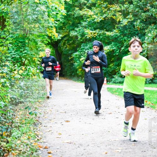 12.10.2025 - Bramfelder Halbmarathon 2025 Dr. Thomas Lammeyer http://msf.ph/oto/9357066 12.10.2025 10:59:39 Laufen 2817, 2227 meine-sportfotos.de