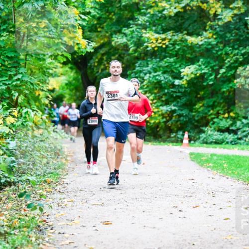 12.10.2025 - Bramfelder Halbmarathon 2025 Dr. Thomas Lammeyer http://msf.ph/oto/9357119 12.10.2025 10:59:49 Laufen 2301, 2800, 2799 meine-sportfotos.de