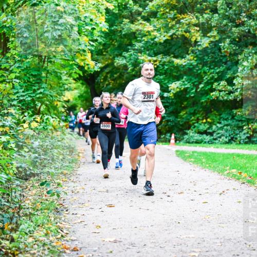 12.10.2025 - Bramfelder Halbmarathon 2025 Dr. Thomas Lammeyer http://msf.ph/oto/9357128 12.10.2025 10:59:50 Laufen 2800, 70, 2301 meine-sportfotos.de