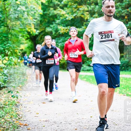 12.10.2025 - Bramfelder Halbmarathon 2025 Dr. Thomas Lammeyer http://msf.ph/oto/9357139 12.10.2025 10:59:52 Laufen 2800, 2799, 2301 meine-sportfotos.de