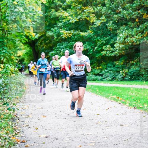 12.10.2025 - Bramfelder Halbmarathon 2025 Dr. Thomas Lammeyer http://msf.ph/oto/9357180 12.10.2025 11:00:00 Laufen 197, 2217, 2235 meine-sportfotos.de