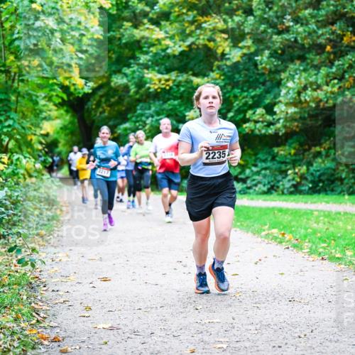 12.10.2025 - Bramfelder Halbmarathon 2025 Dr. Thomas Lammeyer http://msf.ph/oto/9357183 12.10.2025 11:00:00 Laufen 2217, 2235 meine-sportfotos.de