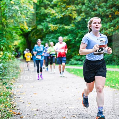 12.10.2025 - Bramfelder Halbmarathon 2025 Dr. Thomas Lammeyer http://msf.ph/oto/9357189 12.10.2025 11:00:01 Laufen 4213, 2235 meine-sportfotos.de