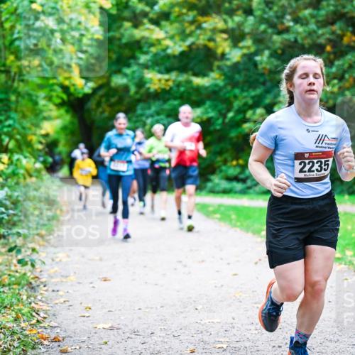 12.10.2025 - Bramfelder Halbmarathon 2025 Dr. Thomas Lammeyer http://msf.ph/oto/9357190 12.10.2025 11:00:01 Laufen 2235 meine-sportfotos.de
