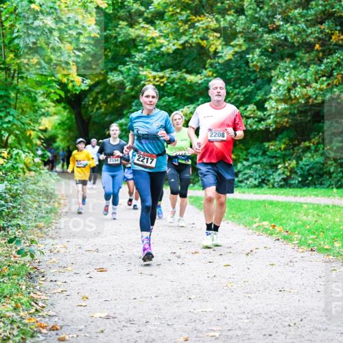 12.10.2025 - Bramfelder Halbmarathon 2025 Dr. Thomas Lammeyer http://msf.ph/oto/9357200 12.10.2025 11:00:03 Laufen 2594, 2217, 2208 meine-sportfotos.de