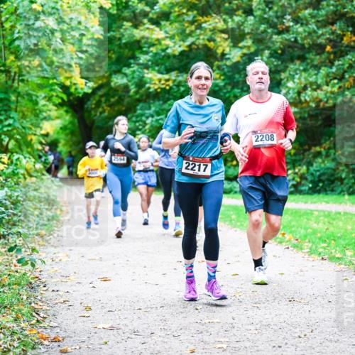 12.10.2025 - Bramfelder Halbmarathon 2025 Dr. Thomas Lammeyer http://msf.ph/oto/9357207 12.10.2025 11:00:04 Laufen 2594, 2217, 2208 meine-sportfotos.de