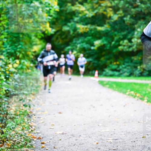 12.10.2025 - Bramfelder Halbmarathon 2025 Dr. Thomas Lammeyer http://msf.ph/oto/9357260 12.10.2025 11:00:14 Laufen 2360 meine-sportfotos.de