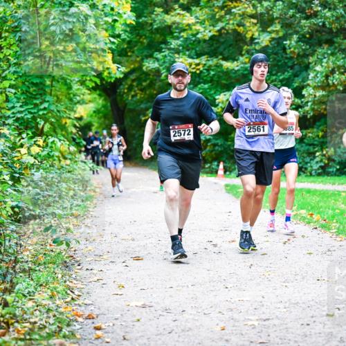 12.10.2025 - Bramfelder Halbmarathon 2025 Dr. Thomas Lammeyer http://msf.ph/oto/9357291 12.10.2025 11:00:20 Laufen 2572, 2561, 85, 2984 meine-sportfotos.de