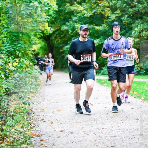 12.10.2025 - Bramfelder Halbmarathon 2025 Dr. Thomas Lammeyer http://msf.ph/oto/9357293 12.10.2025 11:00:20 Laufen 2572, 2561, 2985, 984 meine-sportfotos.de