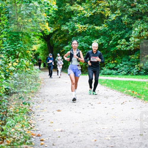 12.10.2025 - Bramfelder Halbmarathon 2025 Dr. Thomas Lammeyer http://msf.ph/oto/9357311 12.10.2025 11:00:24 Laufen 27, 227 meine-sportfotos.de