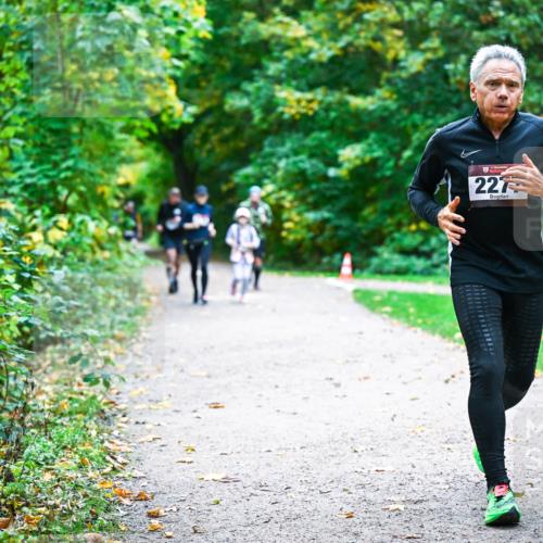 12.10.2025 - Bramfelder Halbmarathon 2025 Dr. Thomas Lammeyer http://msf.ph/oto/9357328 12.10.2025 11:00:27 Laufen 227 meine-sportfotos.de