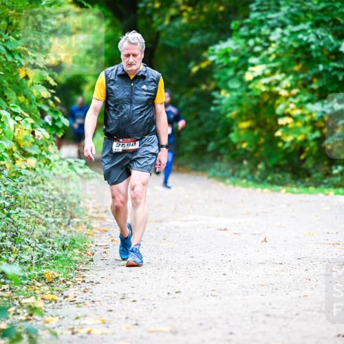 12.10.2025 - Bramfelder Halbmarathon 2025 Dr. Thomas Lammeyer http://msf.ph/oto/9357410 12.10.2025 11:00:45 Laufen 2550, 831 meine-sportfotos.de