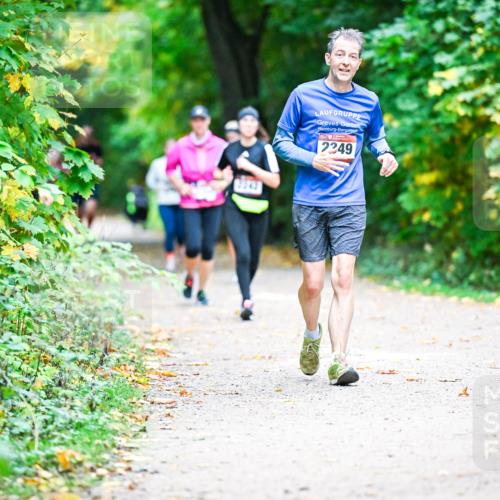 12.10.2025 - Bramfelder Halbmarathon 2025 Dr. Thomas Lammeyer http://msf.ph/oto/9357433 12.10.2025 11:00:58 Laufen 3343, 2249 meine-sportfotos.de