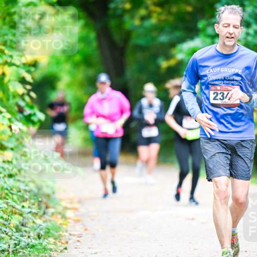 12.10.2025 - Bramfelder Halbmarathon 2025 Dr. Thomas Lammeyer http://msf.ph/oto/9357452 12.10.2025 11:01:01 Laufen 234 meine-sportfotos.de