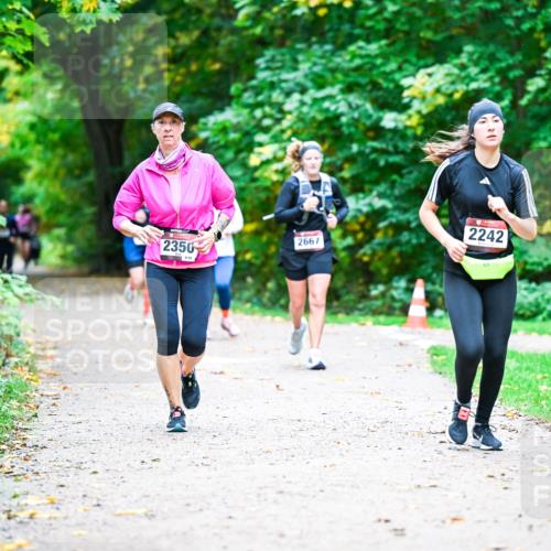 12.10.2025 - Bramfelder Halbmarathon 2025 Dr. Thomas Lammeyer http://msf.ph/oto/9357466 12.10.2025 11:01:06 Laufen 2350, 95, 2667, 2242 meine-sportfotos.de