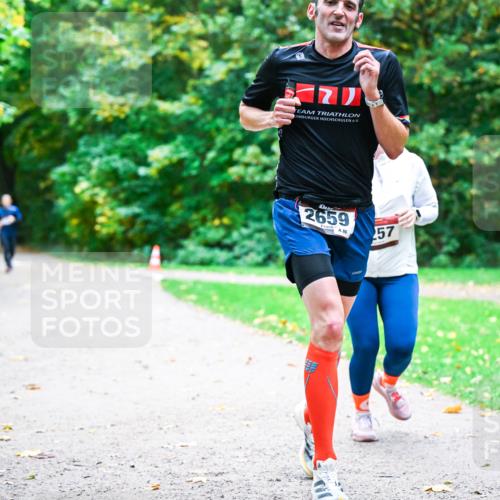 12.10.2025 - Bramfelder Halbmarathon 2025 Dr. Thomas Lammeyer http://msf.ph/oto/9357507 12.10.2025 11:01:14 Laufen 2659, 86, 57 meine-sportfotos.de