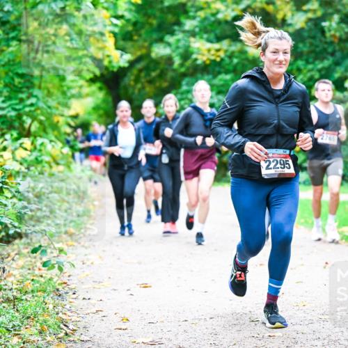12.10.2025 - Bramfelder Halbmarathon 2025 Dr. Thomas Lammeyer http://msf.ph/oto/9357623 12.10.2025 11:01:34 Laufen 2295, 2765 meine-sportfotos.de