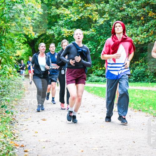 12.10.2025 - Bramfelder Halbmarathon 2025 Dr. Thomas Lammeyer http://msf.ph/oto/9357630 12.10.2025 11:01:36 Laufen 462, 2765 meine-sportfotos.de