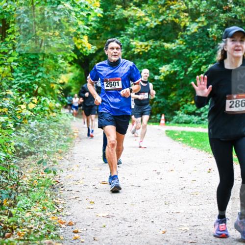 12.10.2025 - Bramfelder Halbmarathon 2025 Dr. Thomas Lammeyer http://msf.ph/oto/9357726 12.10.2025 11:01:54 Laufen 2501, 2866 meine-sportfotos.de