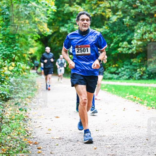 12.10.2025 - Bramfelder Halbmarathon 2025 Dr. Thomas Lammeyer http://msf.ph/oto/9357730 12.10.2025 11:01:55 Laufen 2501 meine-sportfotos.de