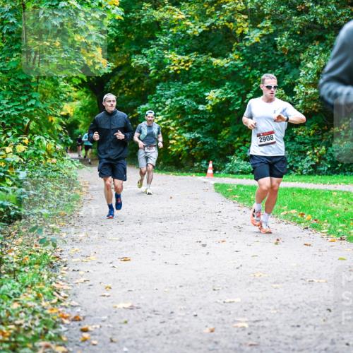 12.10.2025 - Bramfelder Halbmarathon 2025 Dr. Thomas Lammeyer http://msf.ph/oto/9357741 12.10.2025 11:01:57 Laufen 2954, 2908 meine-sportfotos.de