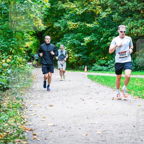 12.10.2025 - Bramfelder Halbmarathon 2025 Dr. Thomas Lammeyer http://msf.ph/oto/9357744 12.10.2025 11:01:57 Laufen 2954, 2908 meine-sportfotos.de