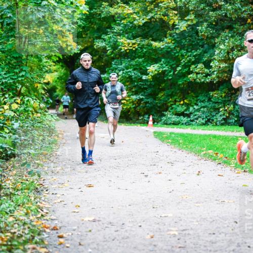 12.10.2025 - Bramfelder Halbmarathon 2025 Dr. Thomas Lammeyer http://msf.ph/oto/9357748 12.10.2025 11:01:58 Laufen 2954, 2908 meine-sportfotos.de