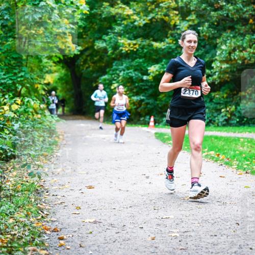 12.10.2025 - Bramfelder Halbmarathon 2025 Dr. Thomas Lammeyer http://msf.ph/oto/9357766 12.10.2025 11:02:03 Laufen 2370 meine-sportfotos.de