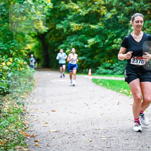 12.10.2025 - Bramfelder Halbmarathon 2025 Dr. Thomas Lammeyer http://msf.ph/oto/9357770 12.10.2025 11:02:04 Laufen 2370 meine-sportfotos.de