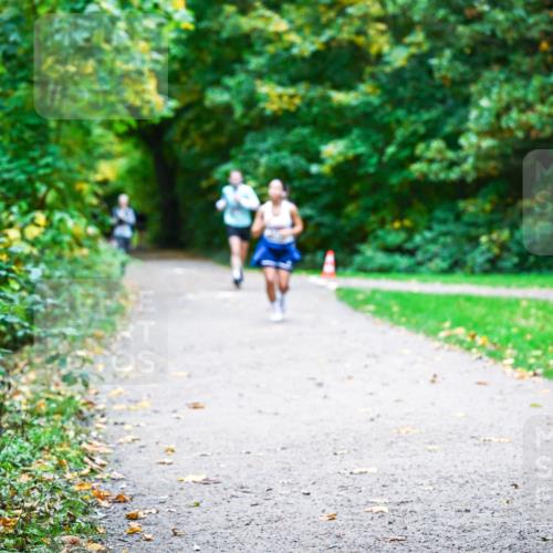 12.10.2025 - Bramfelder Halbmarathon 2025 Dr. Thomas Lammeyer http://msf.ph/oto/9357774 12.10.2025 11:02:04 Laufen 2370 meine-sportfotos.de