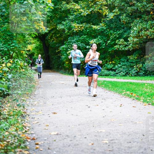 12.10.2025 - Bramfelder Halbmarathon 2025 Dr. Thomas Lammeyer http://msf.ph/oto/9357777 12.10.2025 11:02:06 Laufen 241, 2571, 2410 meine-sportfotos.de