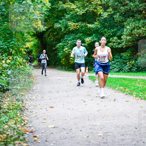 12.10.2025 - Bramfelder Halbmarathon 2025 Dr. Thomas Lammeyer http://msf.ph/oto/9357783 12.10.2025 11:02:07 Laufen 2571, 2, 2410 meine-sportfotos.de