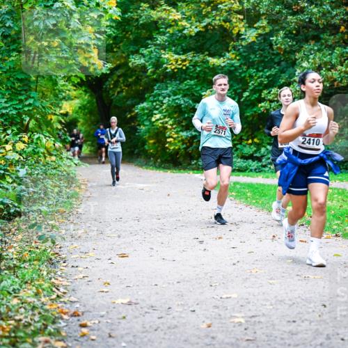 12.10.2025 - Bramfelder Halbmarathon 2025 Dr. Thomas Lammeyer http://msf.ph/oto/9357792 12.10.2025 11:02:08 Laufen 2419, 2571, 2410 meine-sportfotos.de
